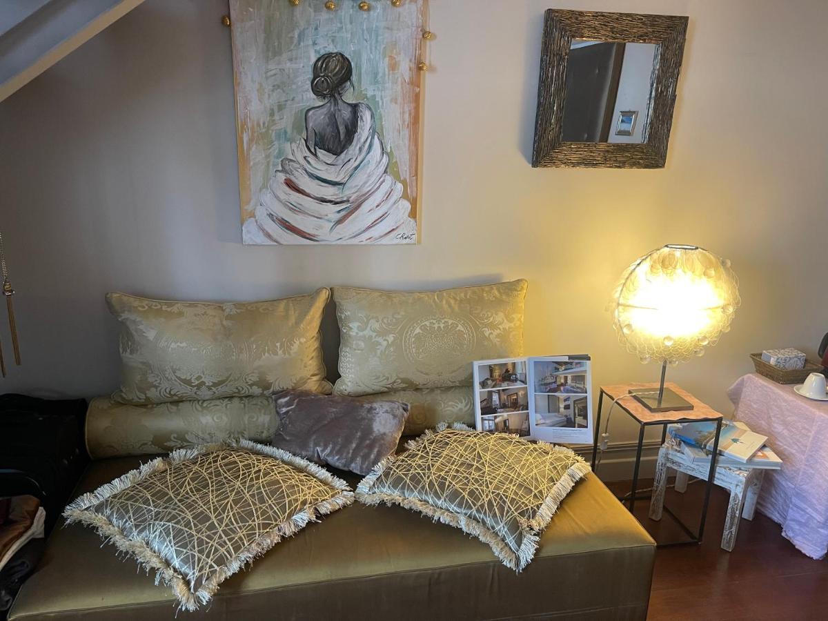 Flower Apartment Rom